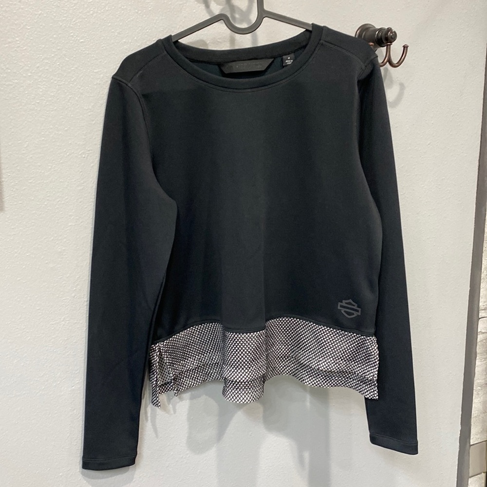 Harley Davidson women’s shirt/sweatshirt, size M. Worn once.